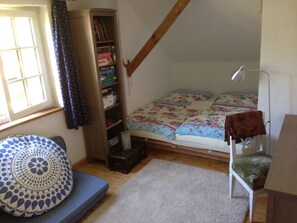 2 عدّة غرف نوم ومكواة/لوح كي وواي فاي وملاءات أسرّة