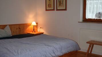 2 Schlafzimmer, Schreibtisch, Bügeleisen/Bügelbrett, WLAN