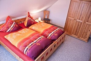 3 bedrooms, desk, iron/ironing board, free WiFi