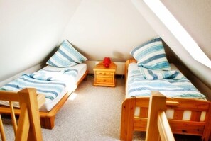 3 slaapkamers, een bureau, een strijkplank/strijkijzer, gratis wifi