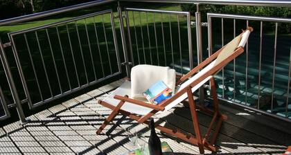 Bright, friendly apartment with balcony for rent