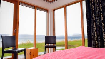 2 bedrooms, travel crib, WiFi, bed sheets