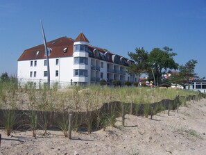 Exterior - Apartment located directly on the beach promenade, in the 1st row to the beach. (Timmendorfer Strand)