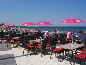 Dining - Apartment located directly on the beach promenade, in the 1st row to the beach. (Niendorf/Ostsee)