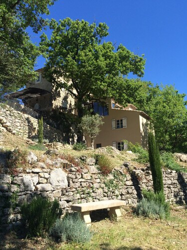 Bastide closed to village, wonderful view on the Grand Lubéron