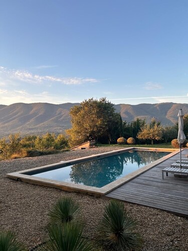 Bastide closed to village, wonderful view on the Grand Lubéron