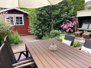Outdoor dining - Hafenhaus No. 14 * cozy fisherman's house at Husum harbor * home by the sea (Husum)