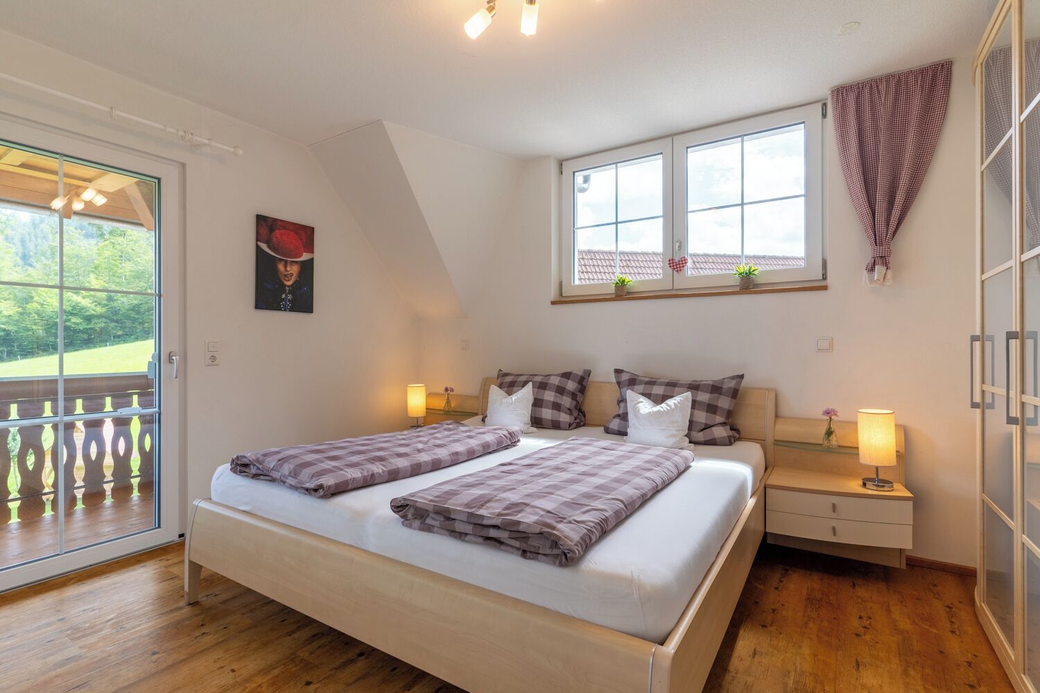 2 bedrooms, travel cot, free WiFi, bed sheets