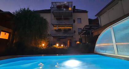 Cottage with garden and pool use