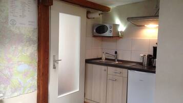 Fridge, microwave, coffee/tea maker, electric kettle