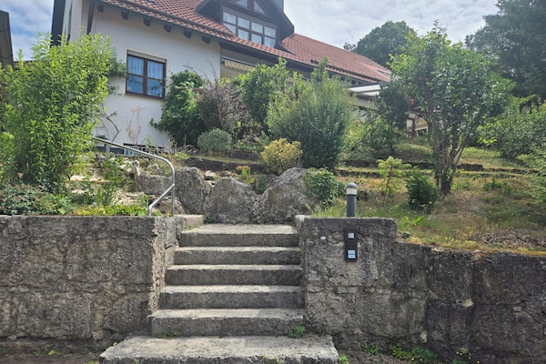 Haus von der Straße aus