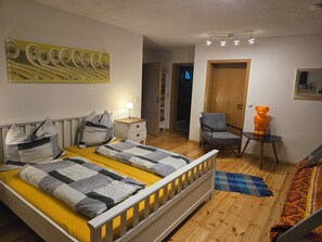 4 chambres, fer et planche à repasser, lit parapluie, Wi-Fi gratuit