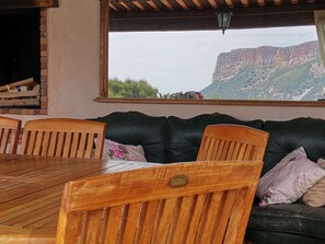 Outdoor dining - Outstanding rental property with pool for 8 persons i cassis france (Cassis)