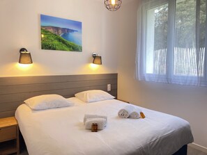 3 habitaciones, tabla de planchar con plancha, cuna de viaje y wifi