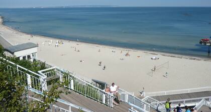 Luxury apartment with 2 bedrooms, large balcony - only 200m to the sea