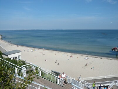 Luxury apartment with 2 bedrooms, large balcony - only 200m to the sea