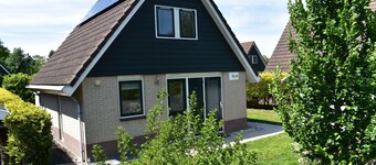 Comfortabel vakantiehuis vlakbij het strand met tuin, met speeltuin en zwembad