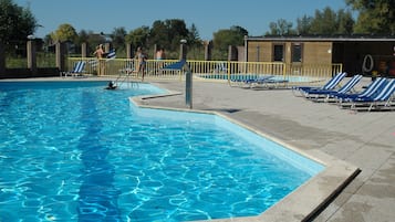 Piscina externa, piscina aquecida