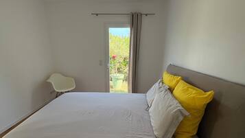 3 slaapkamers, een strijkplank/strijkijzer, gratis wifi, beddengoed