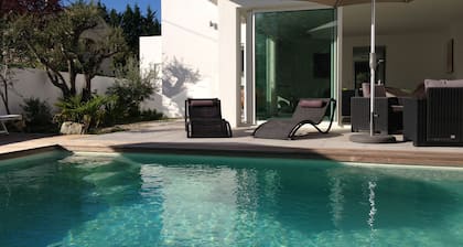 Maison d'architecte neuve, au calme avec piscine chauffée