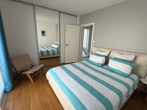 3 makuuhuonetta, silitysrauta/-lauta, ilmainen Wi-Fi, vuodevaatteet