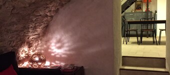 Gîte on the Causse Noir. Nature, hiking, wifi. Large enclosed garden, pets allowed