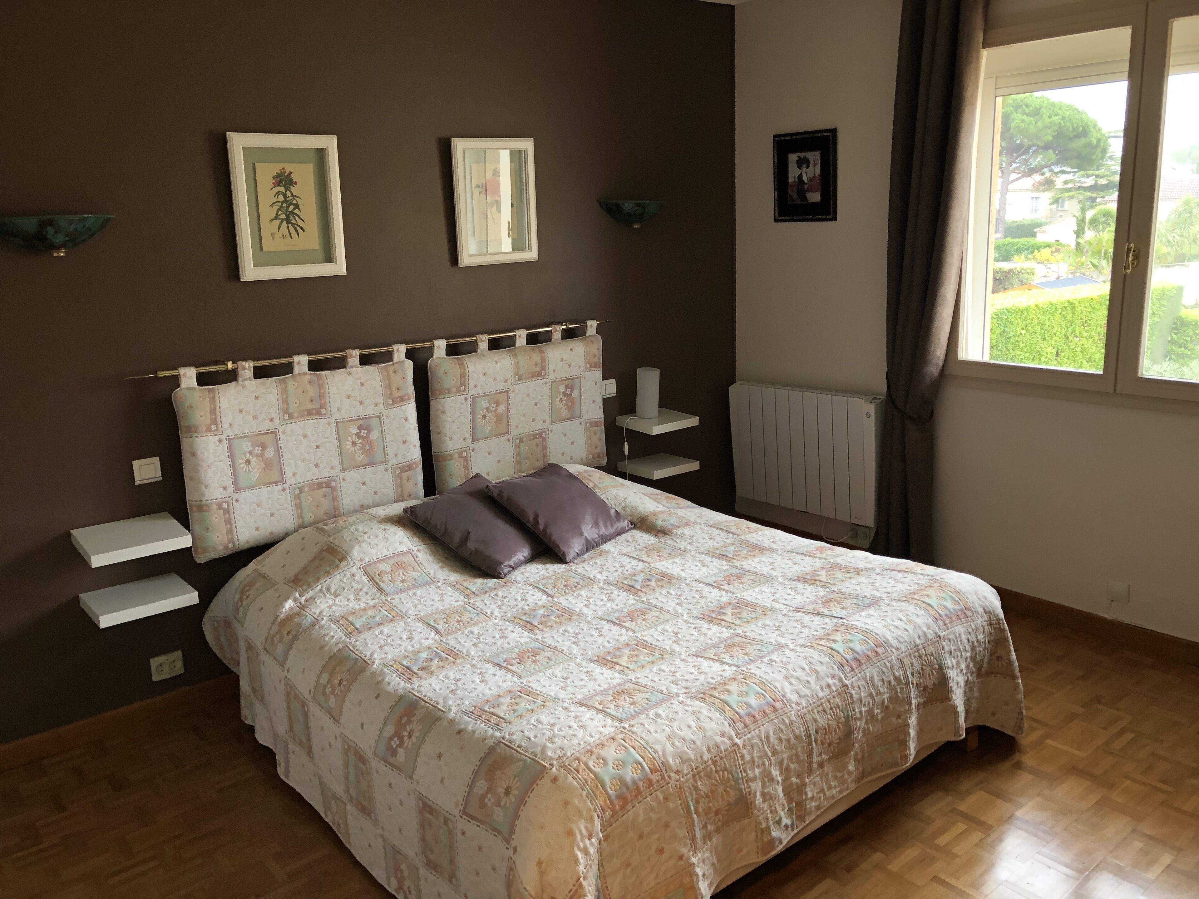 3 slaapkamers, een strijkplank/strijkijzer, wifi, beddengoed