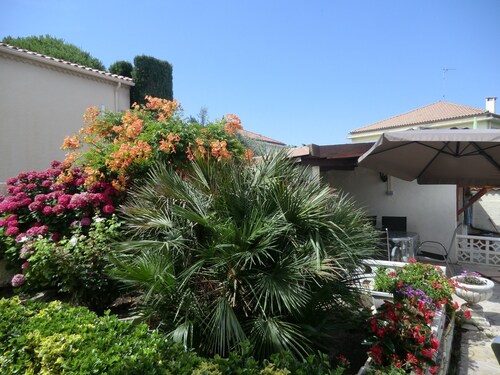 In villa, independent apartment 130 m2 air-conditioned. 10x5 pool