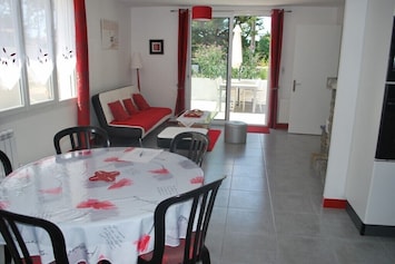 sĂ©jour / salon donnant sur la terrasse (maison 70mÂČ)