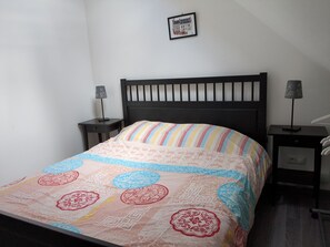 2 chambres, fer et planche à repasser, Wi-Fi, draps fournis