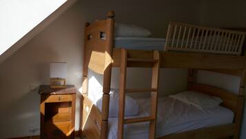 5 habitaciones, tabla de planchar con plancha, cuna de viaje y wifi