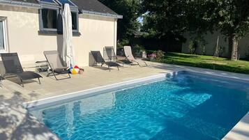 Alberca al aire libre y alberca climatizada