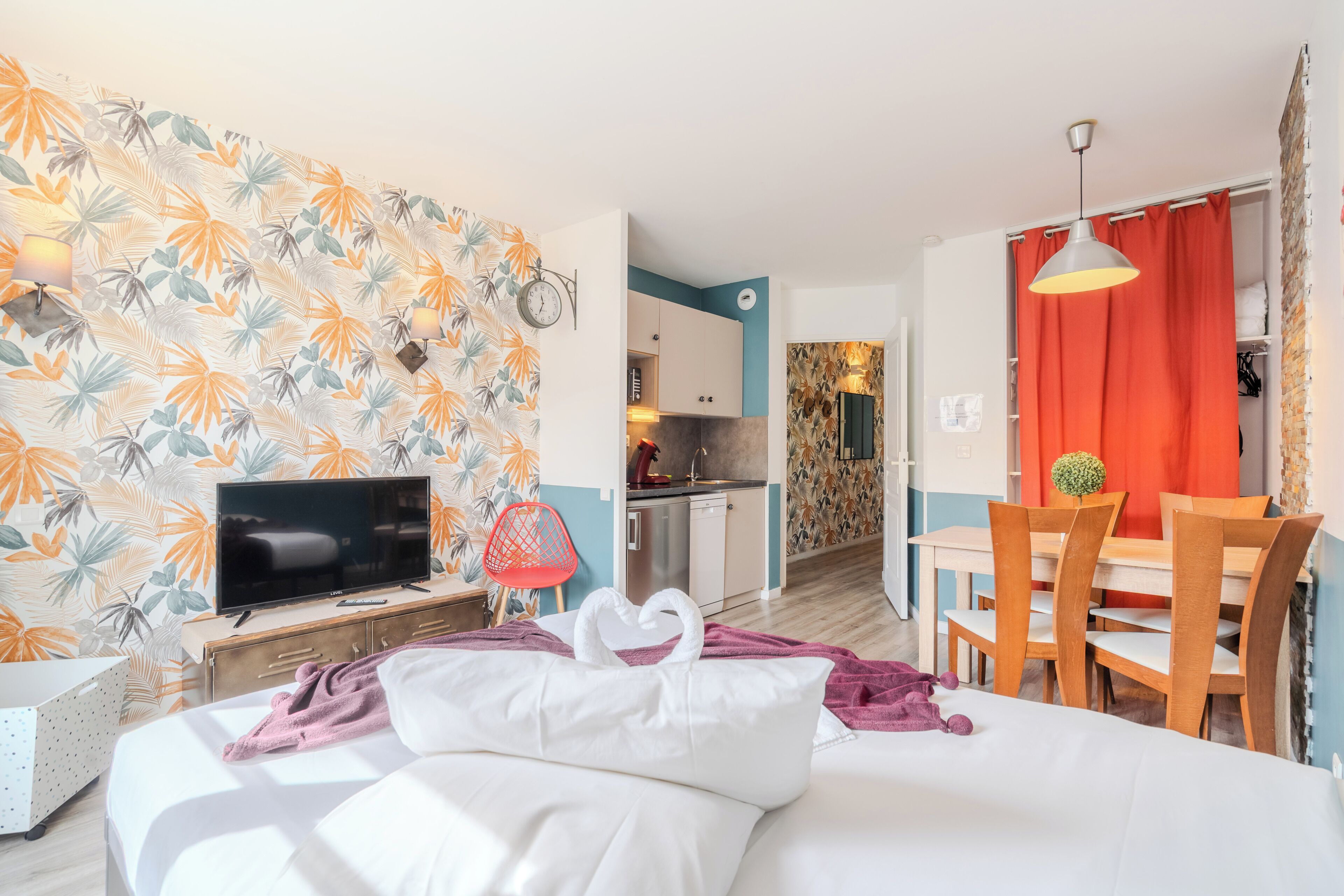 1 chambre, fer et planche à repasser, lit parapluie, Wi-Fi gratuit