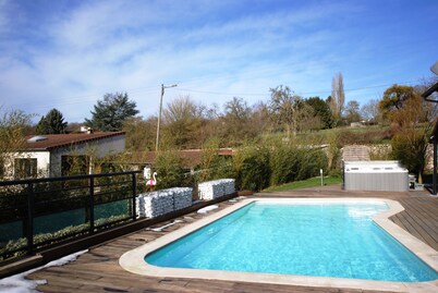 COTTAGE IN THE COUNTRY AT A CROSS-ROADS OF CHAMPAGNE