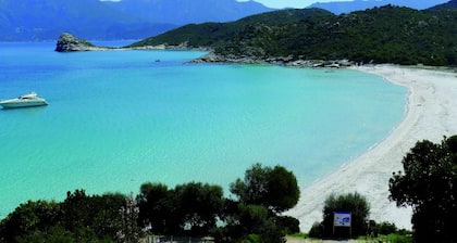 Villa und Pool in Balagne, zwischen Ebene, Meer, Gebirge, Fluss. Strand 10 mnn