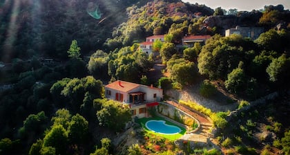 Balagne between sea and mountains: spacious villa, heated swimming pool, beach a