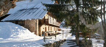Restored 18th century chalet, calm and conviviality 5 km from the resorts
