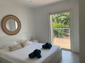 4 bedrooms, iron/ironing board, travel cot, free WiFi