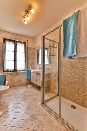 Shower, towels
