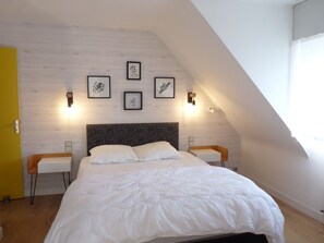 3 bedrooms, desk, iron/ironing board, free WiFi - Pretty and spacious house * 3 bedrooms * 2 to 6 vacationers * Enclosed garden (La Trinité-Sur-Mer)