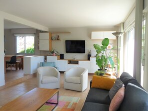 TV, fireplace, DVD player, stereo - Pretty and spacious house * 3 bedrooms * 2 to 6 vacationers * Enclosed garden (La Trinité-Sur-Mer)