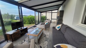 TV, DVD player, offices