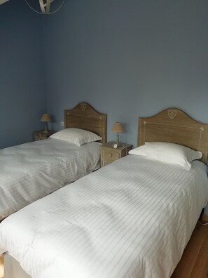 3 Schlafzimmer, schallisolierte Zimmer, Bügeleisen/Bügelbrett