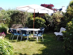 Outdoor dining - 400 m from the Port, PERROS-GUIREC, SEA VIEW, Ti MARIANA 2 to 6 persons  (Saint-Quay-Perros)