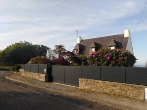 Exterior - 400 m from the Port, PERROS-GUIREC, SEA VIEW, Ti MARIANA 2 to 6 persons  (Saint-Quay-Perros)