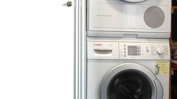 A stacked Bosch washing machine with a self-cleaning condenser and a Maxx 7 model below it.