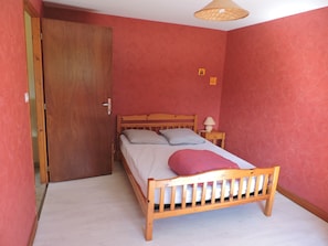 2 Schlafzimmer, Reisekinderbett, Bettwäsche