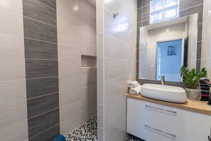 Douche, séchoir à cheveux