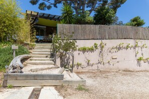 Property grounds - Félyvonne, family villa with sea and vineyard view (Hyères)