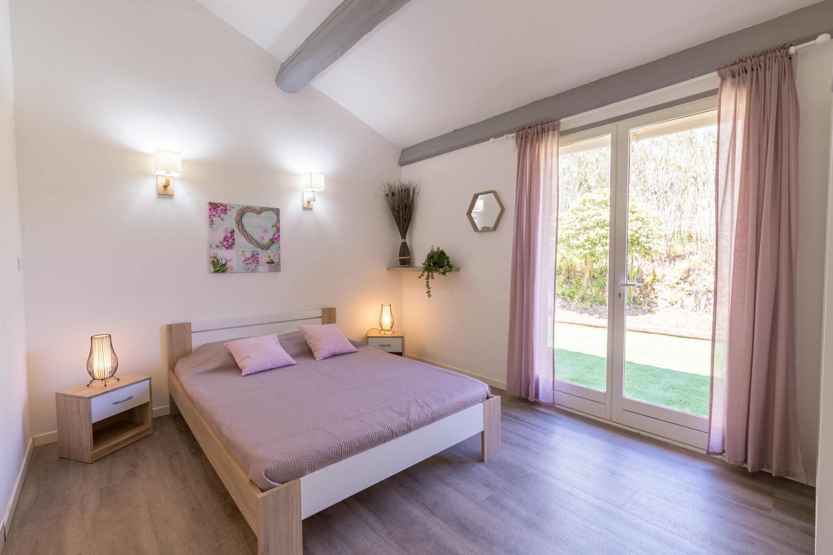 4 chambres, fer et planche à repasser, accès au Wi-Fi (inclus)